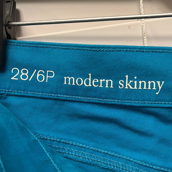 Gorgeous color Loft pants - Picture 4 of 6